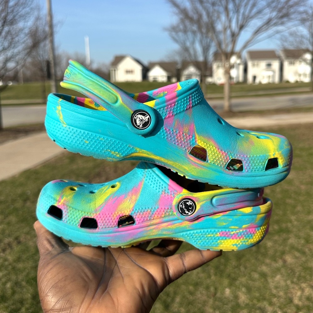CROCS KIDS CLASSIC MARBLED TYE DYE CLOGS Size J2 Sandals - Picture 10 of 10